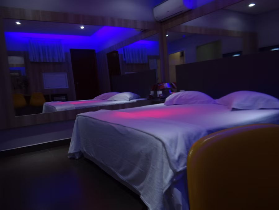 Interior da suíte DOM Executive do DOM Motel em Sorocaba